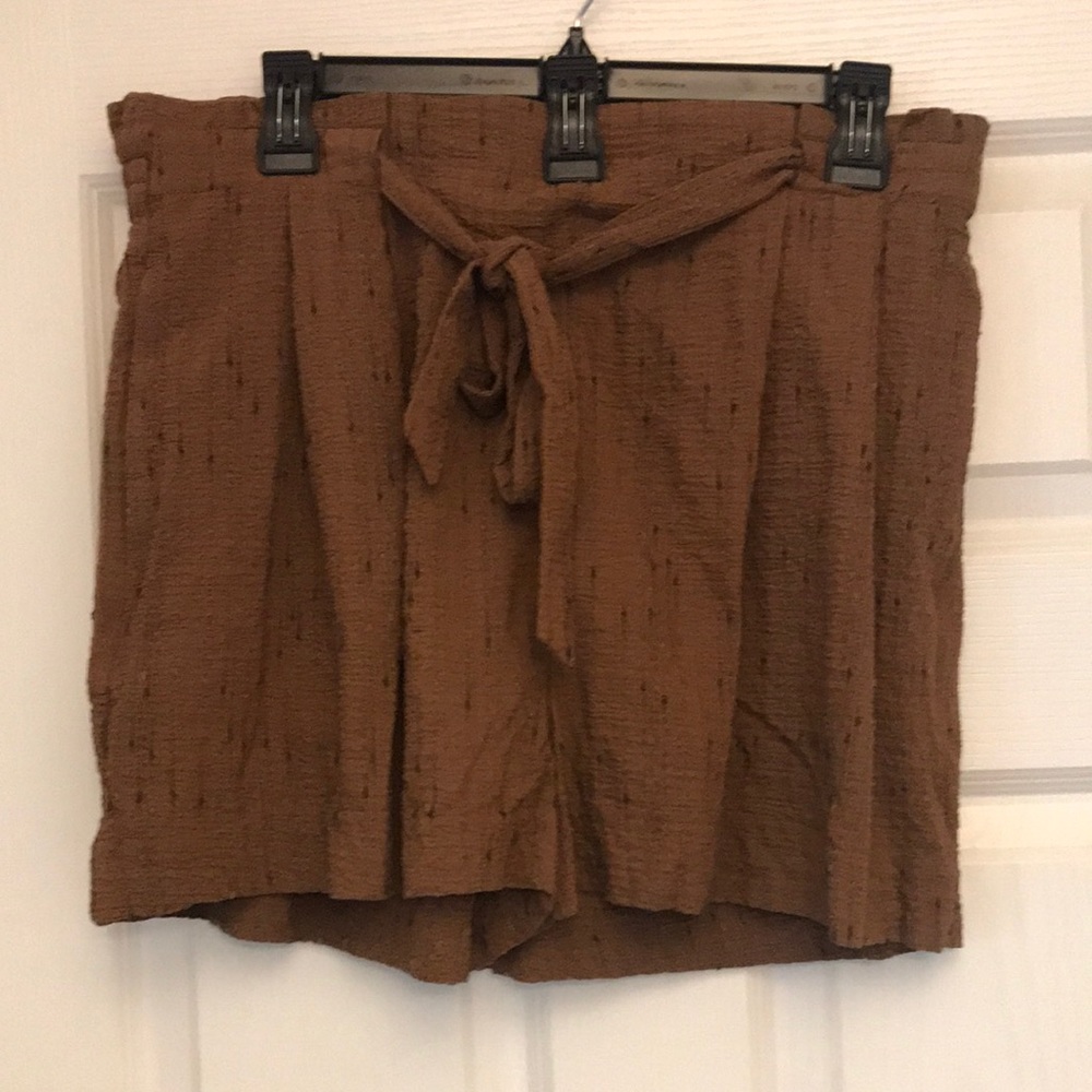 Worthington brown pleated paper bag built in tie belt shorts size 12
